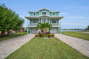 Front Exterior7