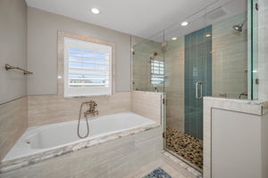 Upper Level Primary Bathroom1b
