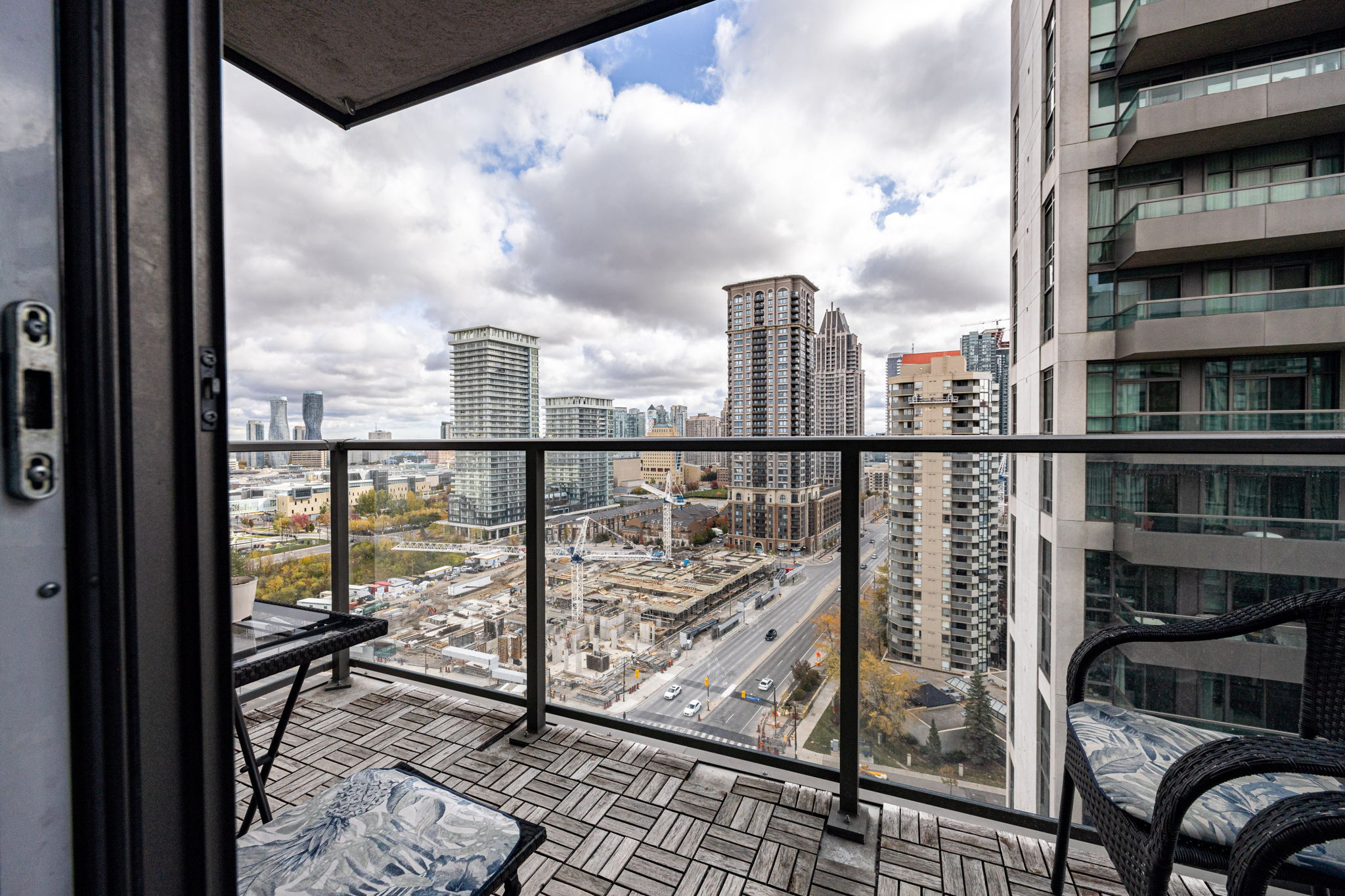 Mississauga property showcase — delivered property photograph 28