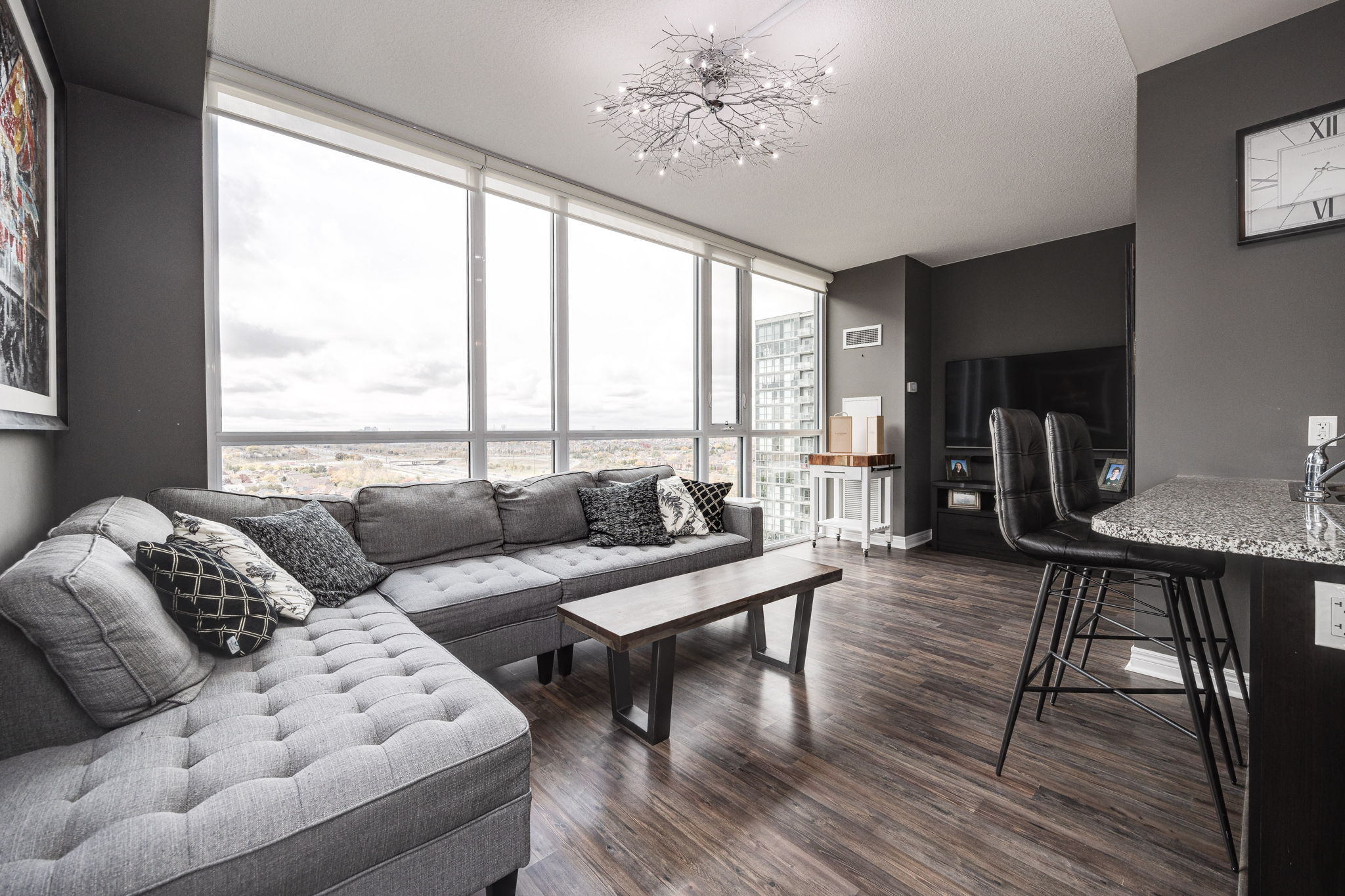 Mississauga property showcase — delivered property photograph 7