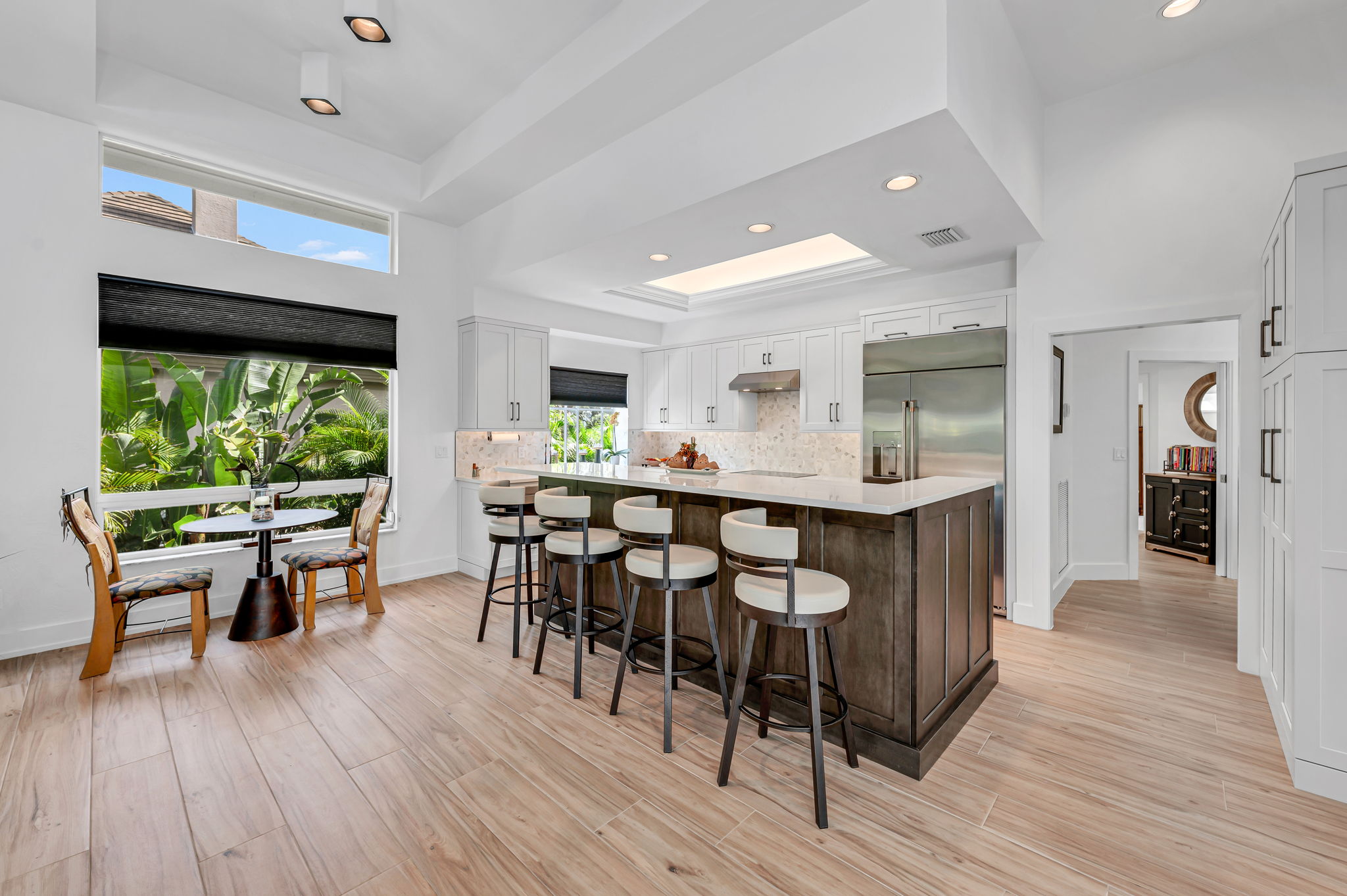 Breakfast Bar - Breakfast bistro - Kitchen - all open for the entertainers dream