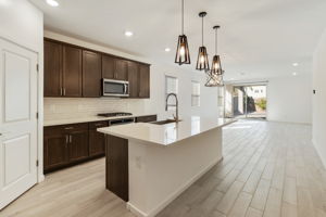 Kitchen/Breakfast Bar