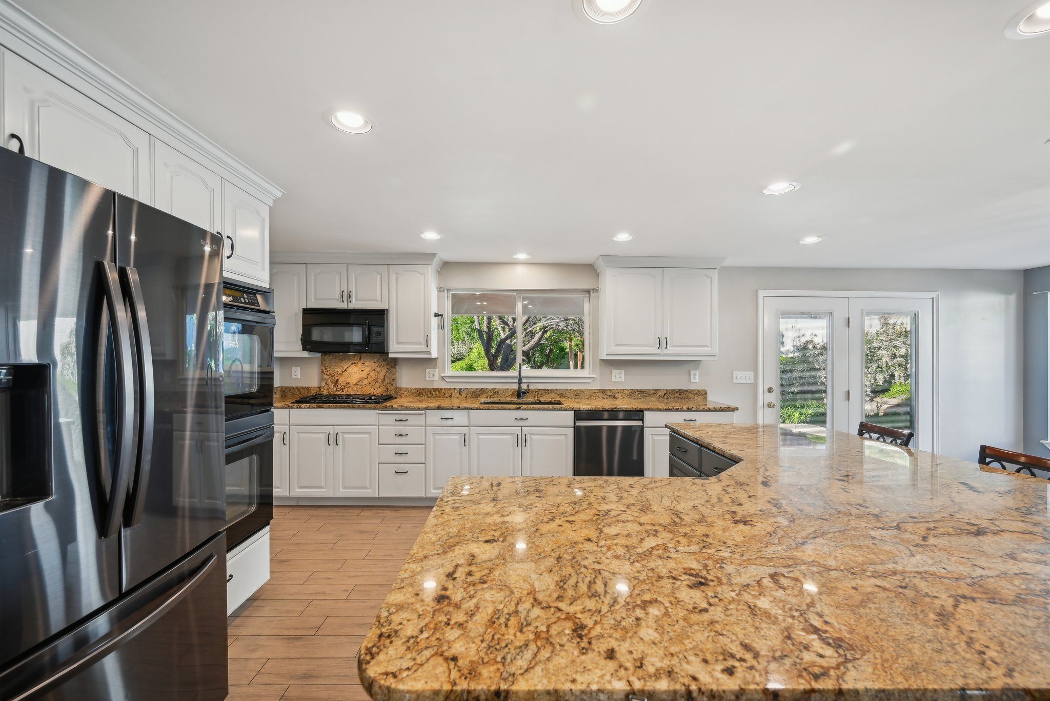  Photo 12