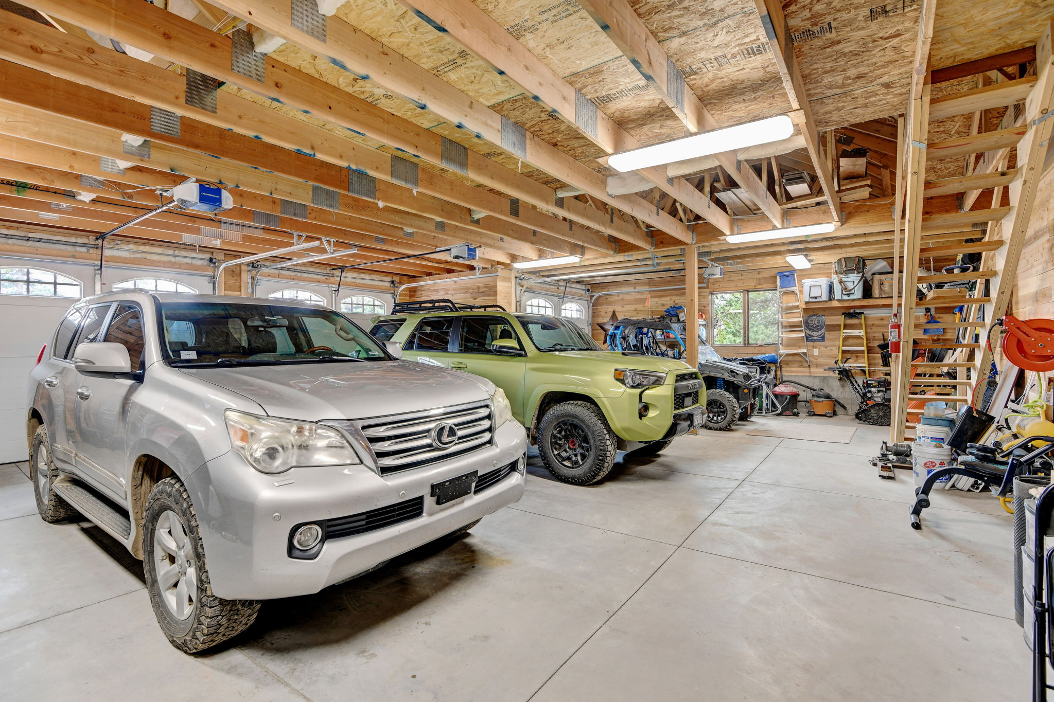 Spacious 1,184 Sq Ft Garage