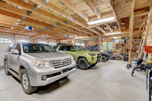 Spacious 1,184 Sq Ft Garage