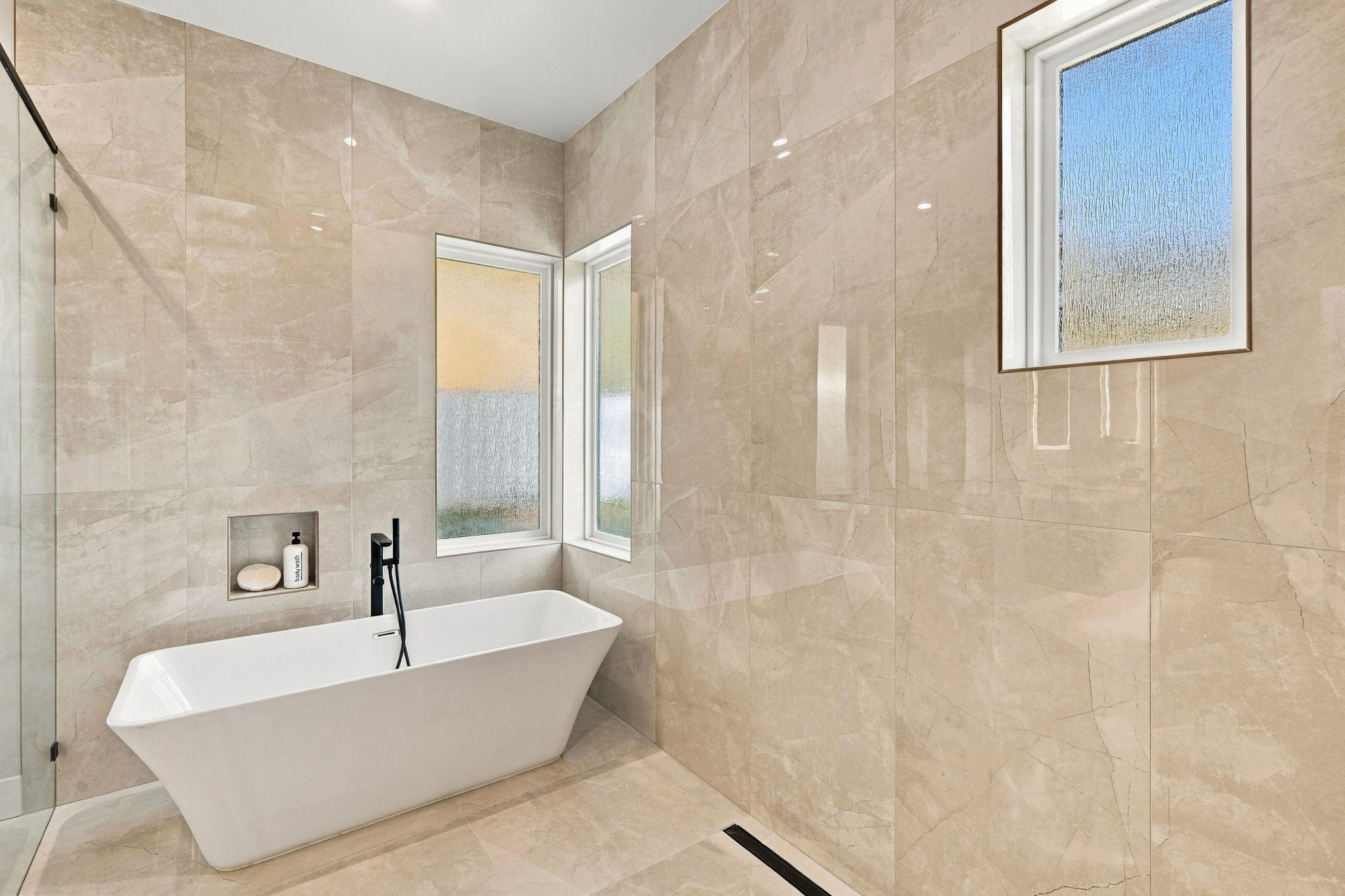 068_F8_34 Charles Hill Cir