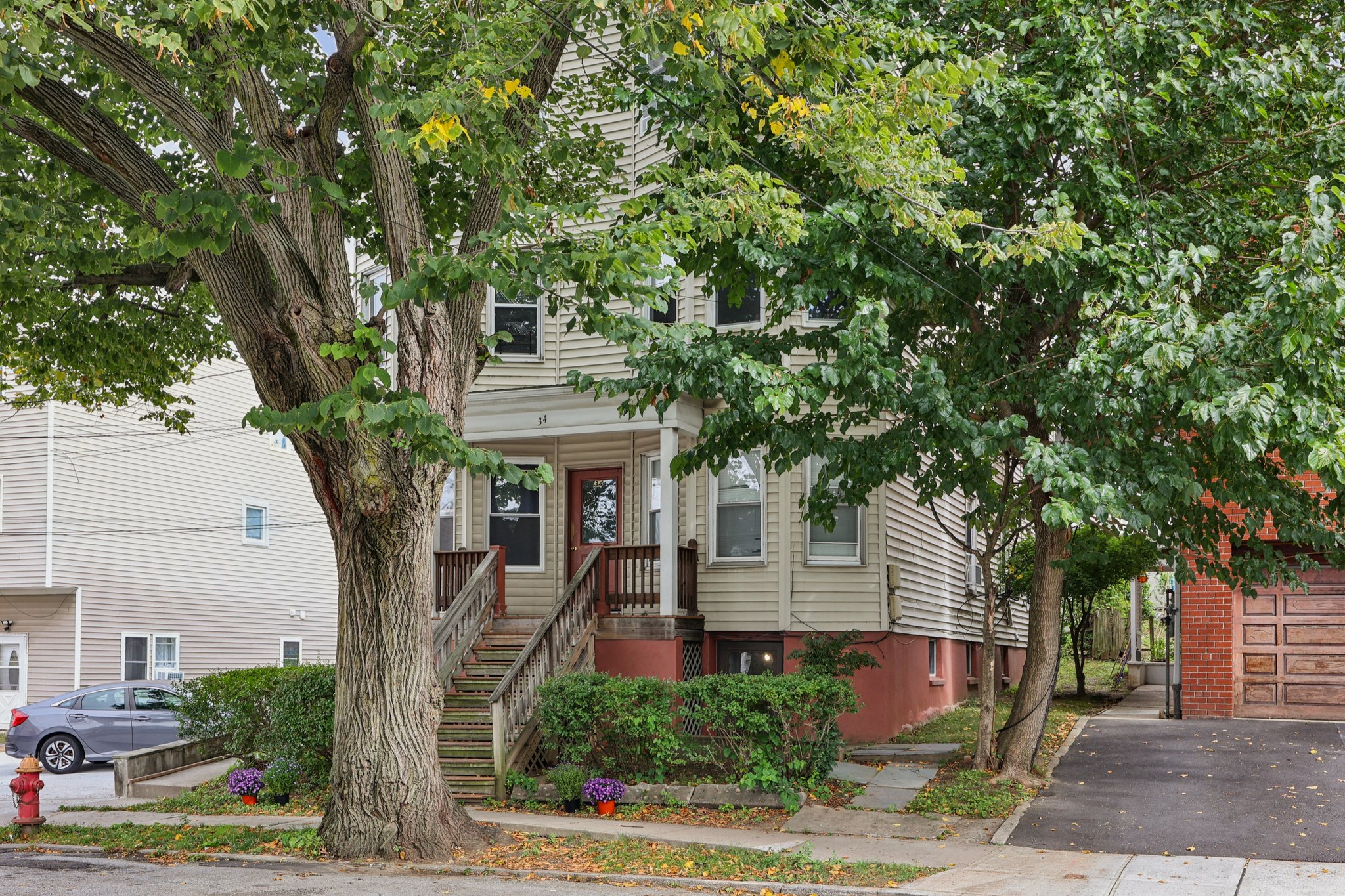 Clarendon Ave-S1109-002.jpg