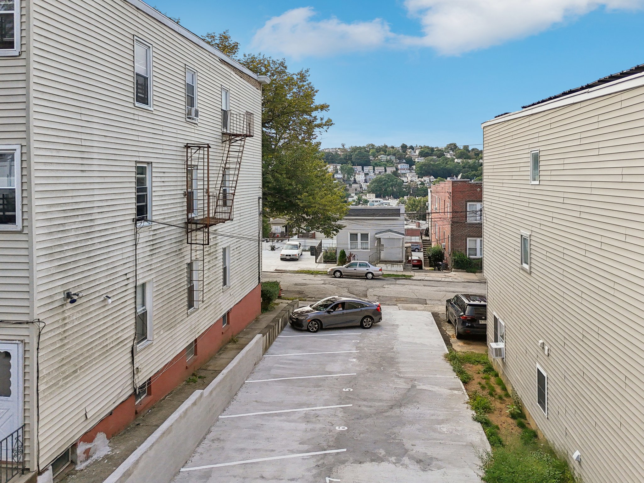 Clarendon Ave-S1109-049.jpg