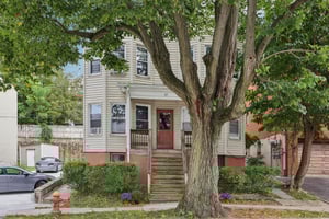 Clarendon Ave-S1109-001.jpg