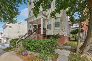 Clarendon Ave-S1109-003.jpg