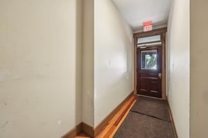 Clarendon Ave-S1109-005.jpg