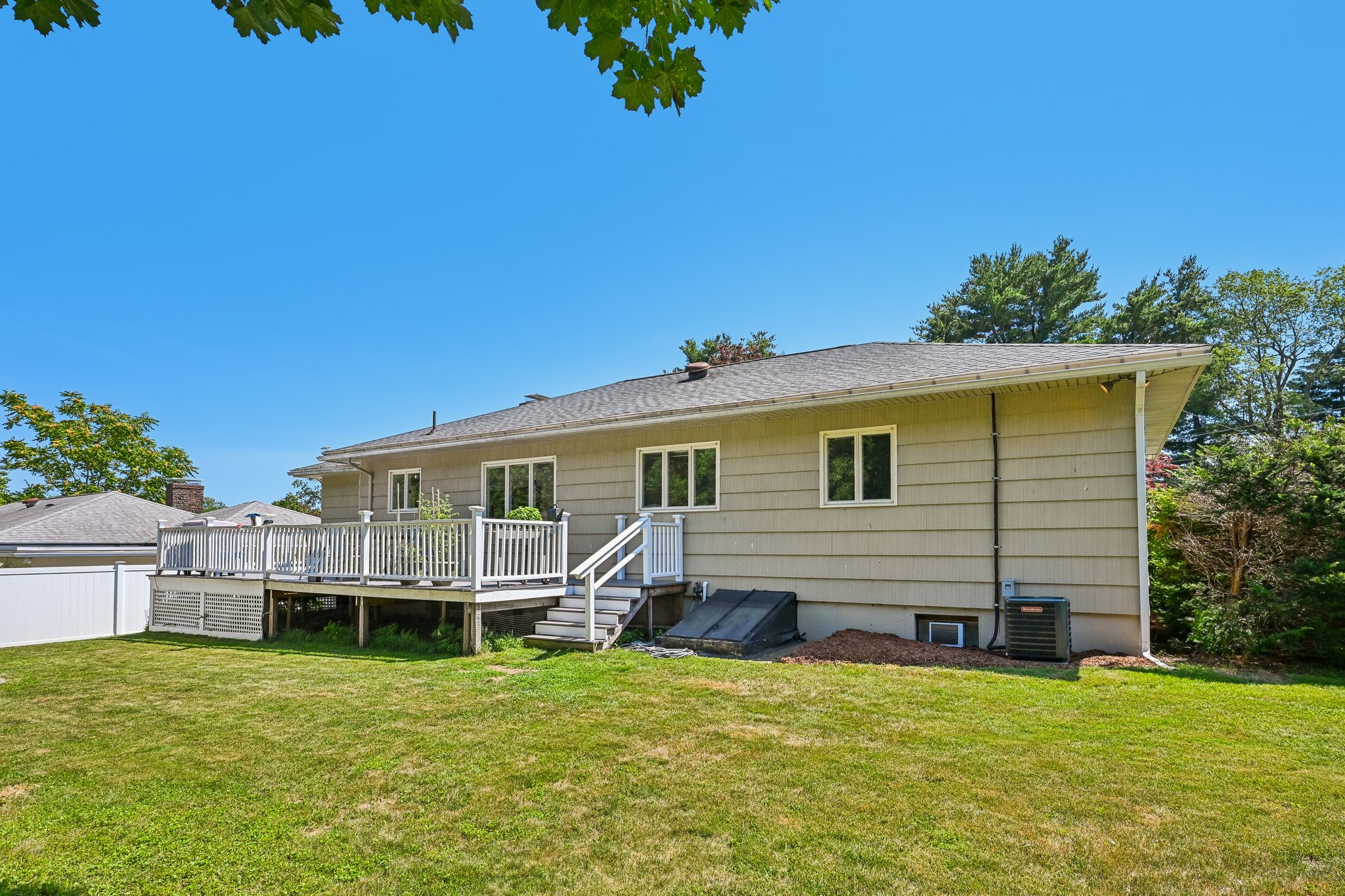 Duston Dr-S2107-036.jpg