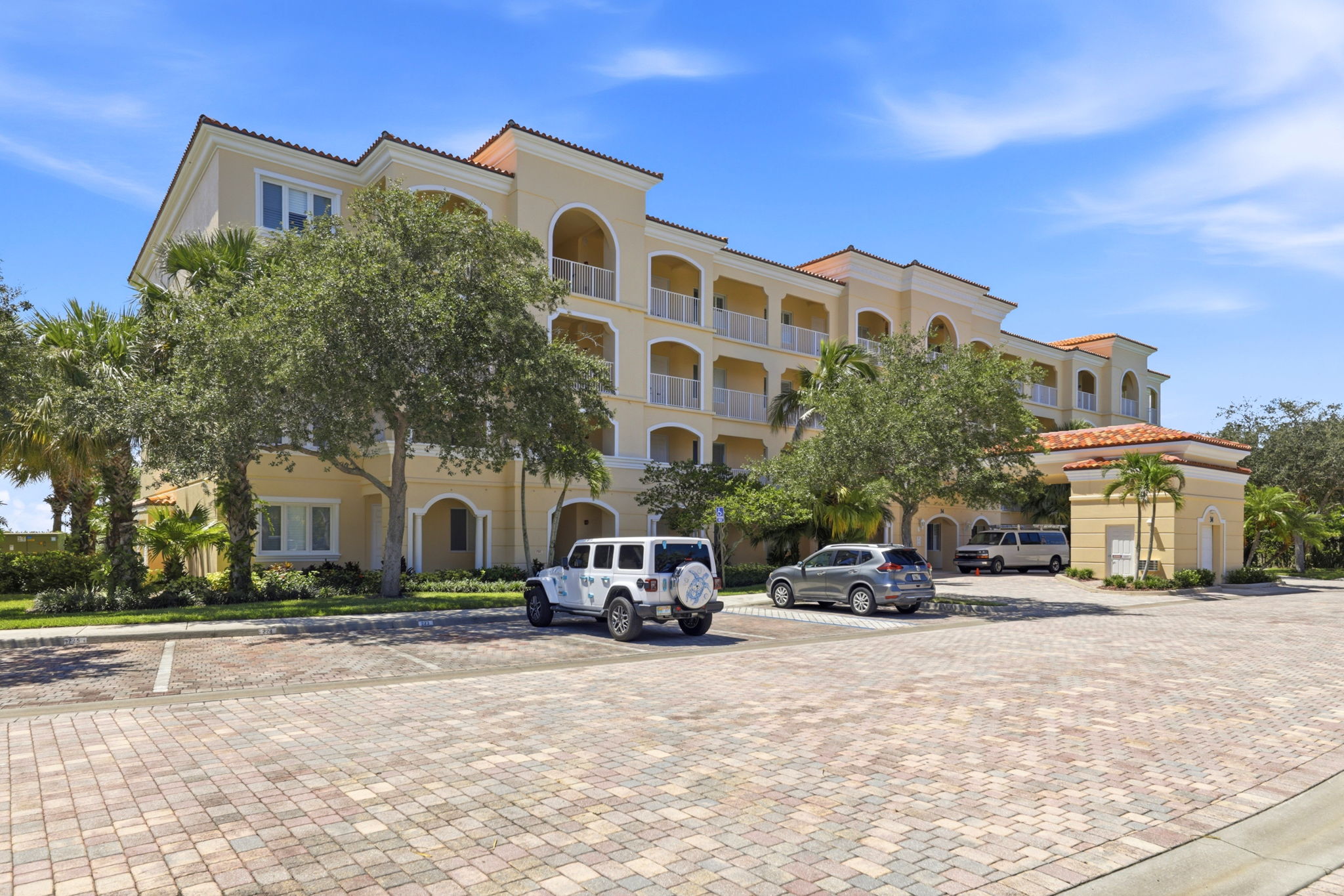 031_F8_34 Harbour Isle Dr W 204
