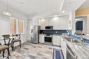 010_F8_34 Harbour Isle Dr W 204