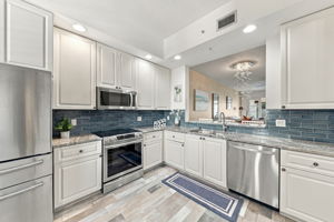 011_F8_34 Harbour Isle Dr W 204