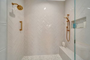  Photo 44