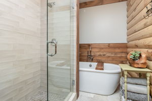 BedroomPrimaryBath-4