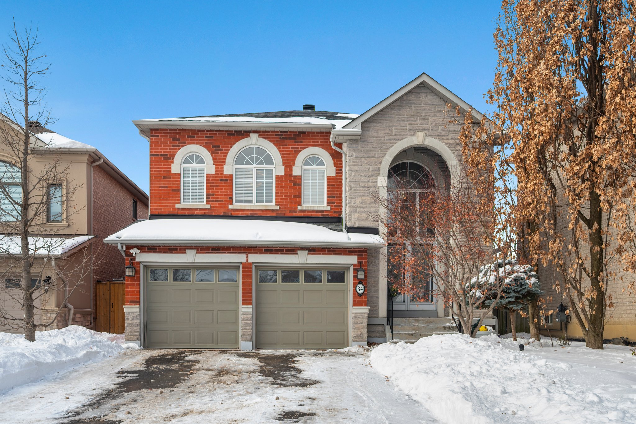 34 Regal Pine Ct Vaughan, ON L6A 2M5
