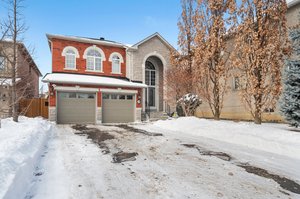 34 Regal Pine Ct, Vaughan ON