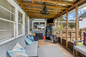 Screened-in Porch