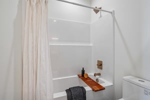 Anderson Dr-S1209-061.jpg