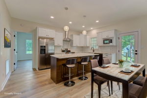 Kitchen/Breakfast Bar