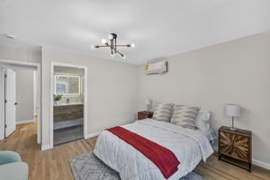 Master Suit w/Private bathroom