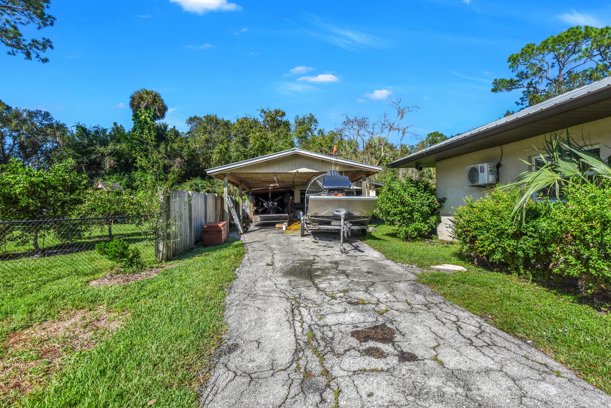 Garage w/ 2 Carports