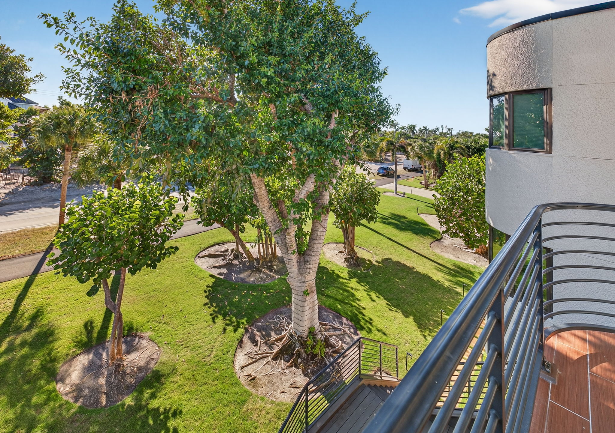 RS - Balcony Front Yard View