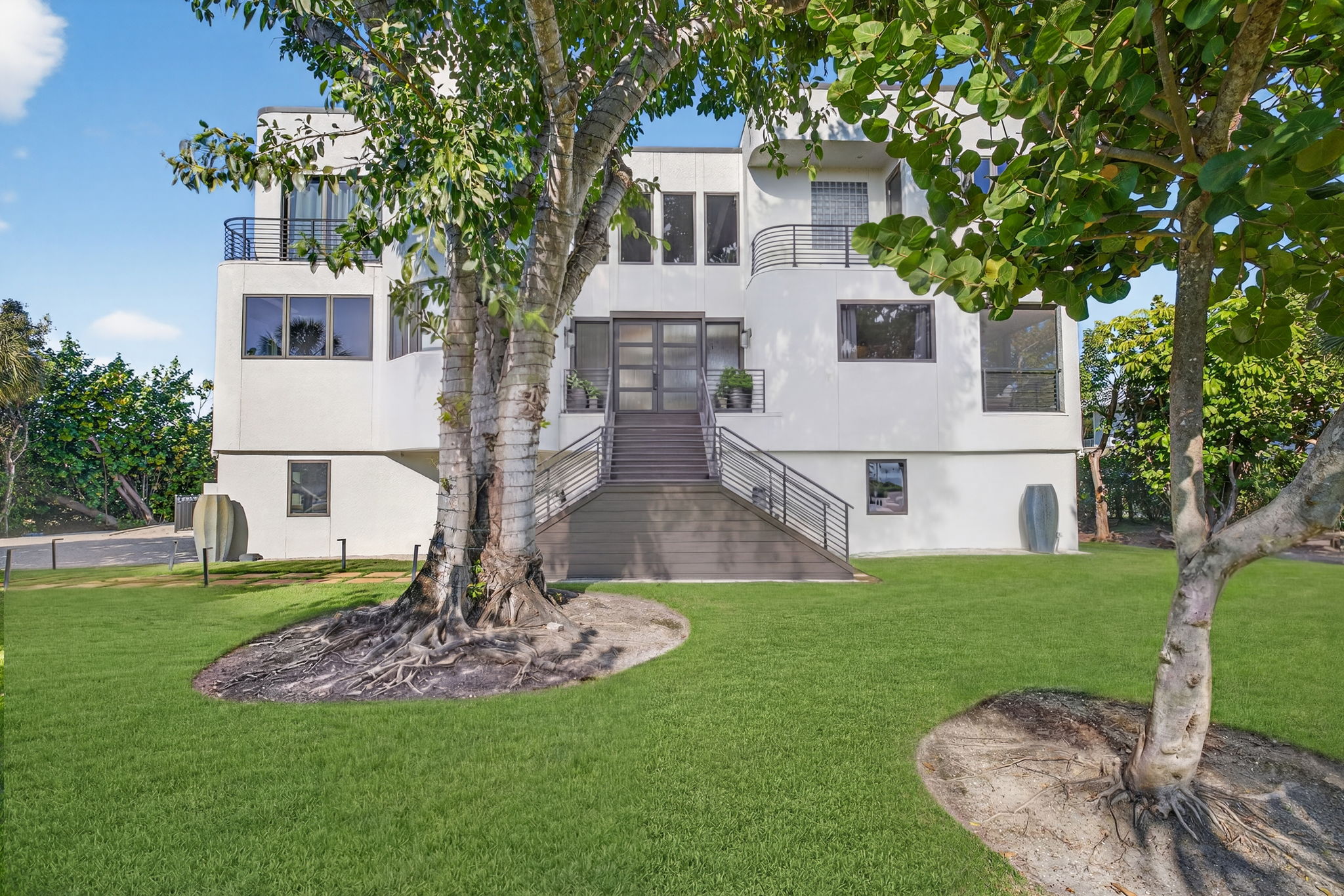 RS - Front Exterior 1 of 4 -r