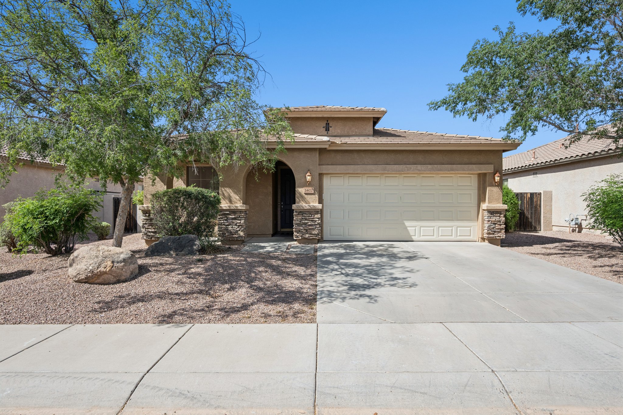 3402 E Powell Way - 001.jpg