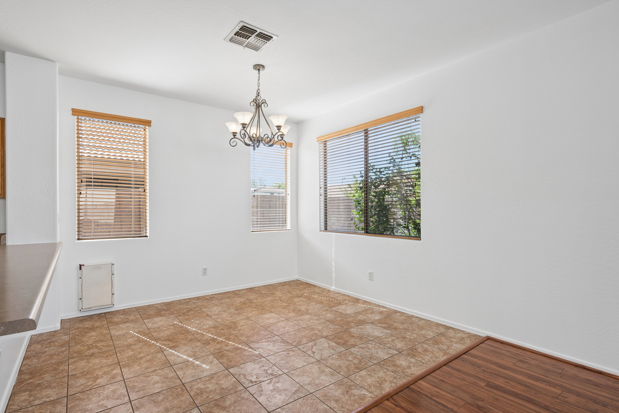 3402 E Powell Way - 008.jpg