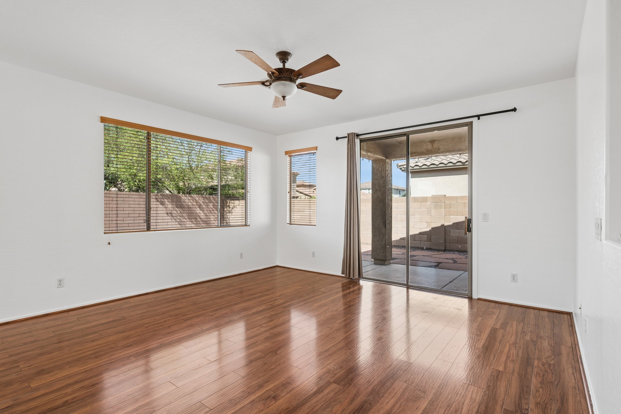 3402 E Powell Way - 011.jpg