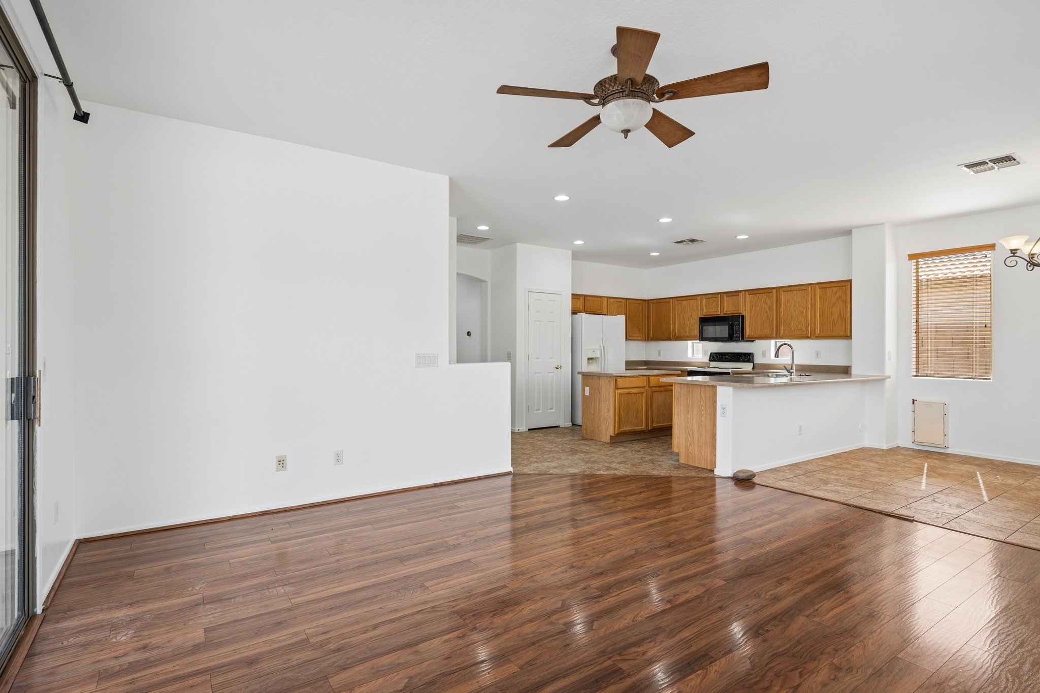 3402 E Powell Way - 012.jpg