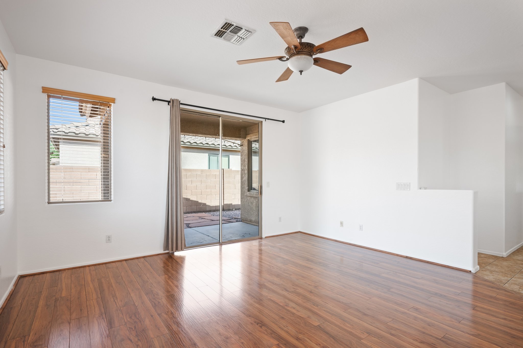 3402 E Powell Way - 013.jpg