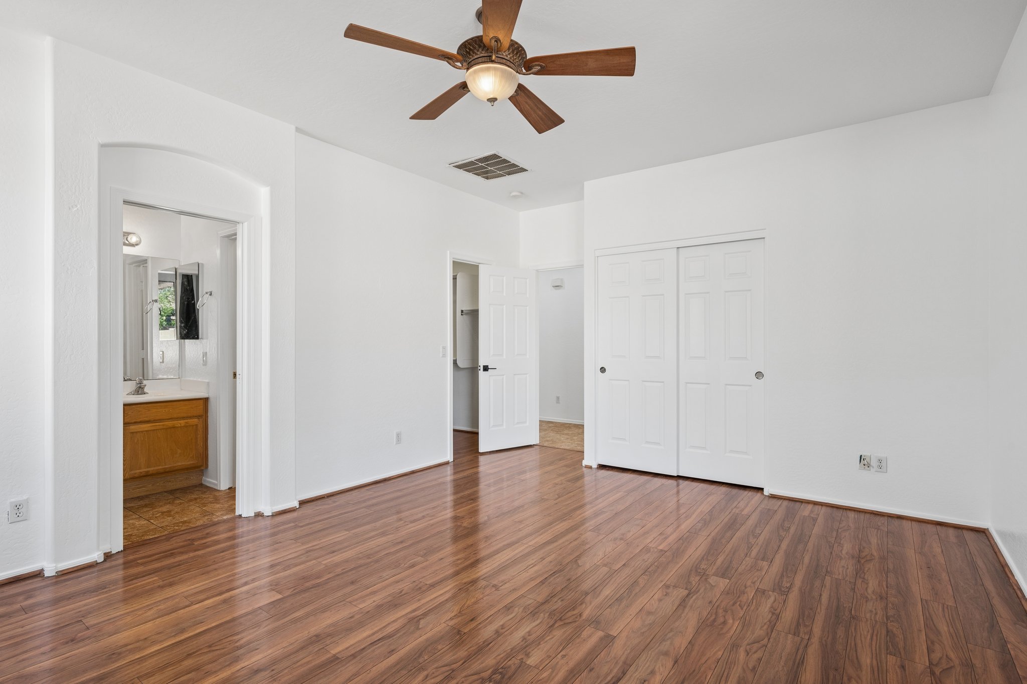 3402 E Powell Way - 016.jpg