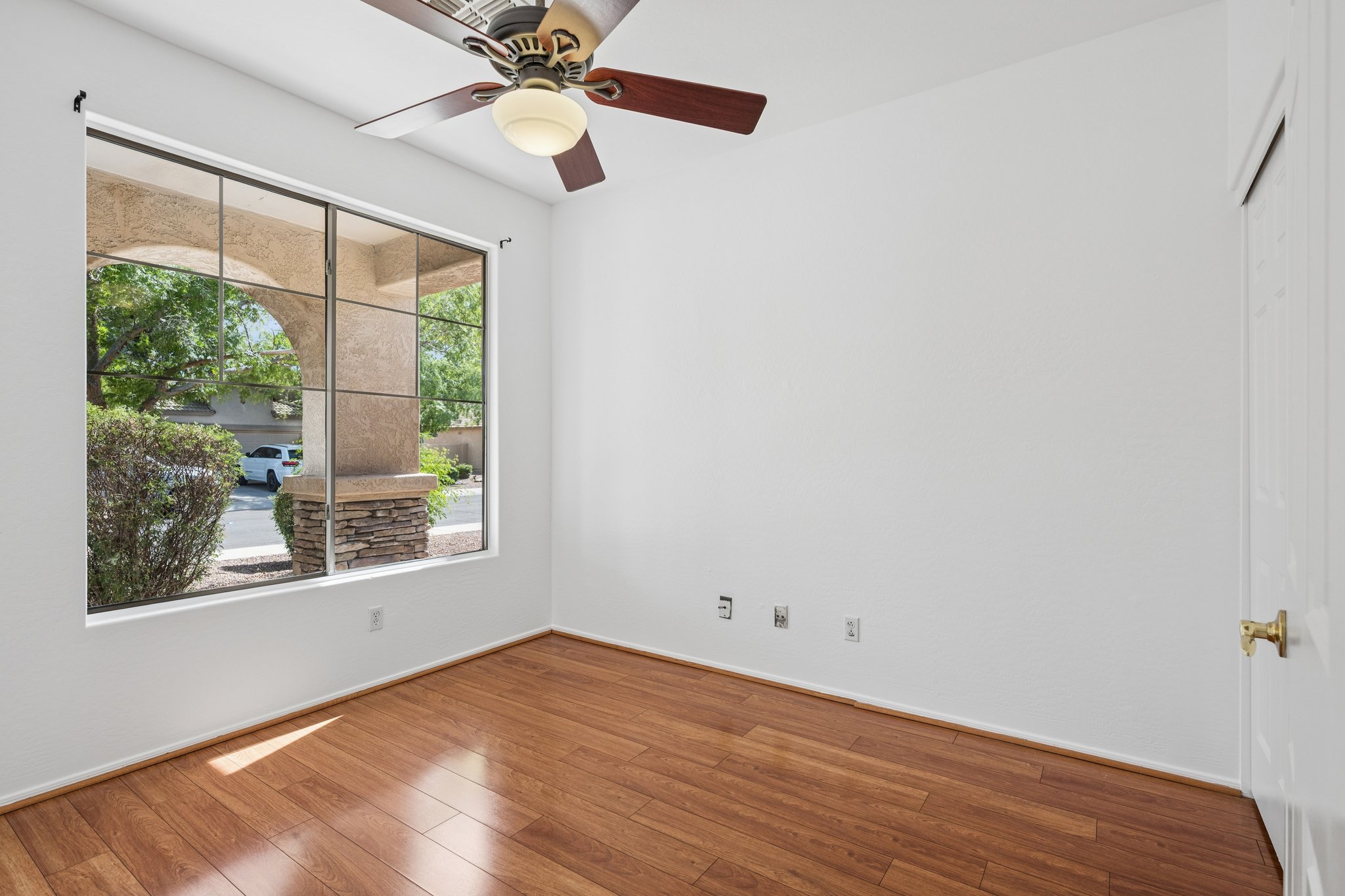 3402 E Powell Way - 019.jpg