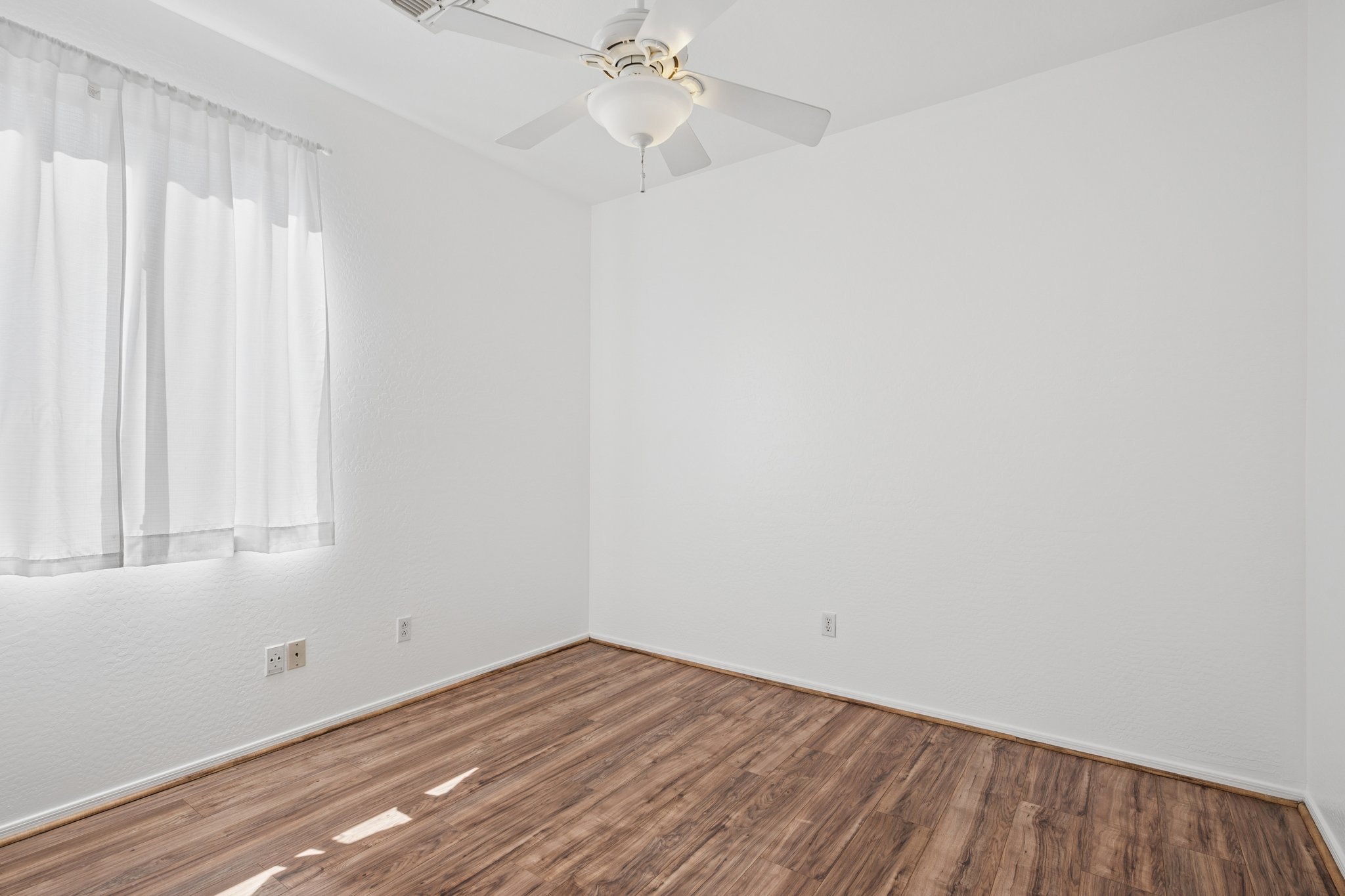 3402 E Powell Way - 021.jpg