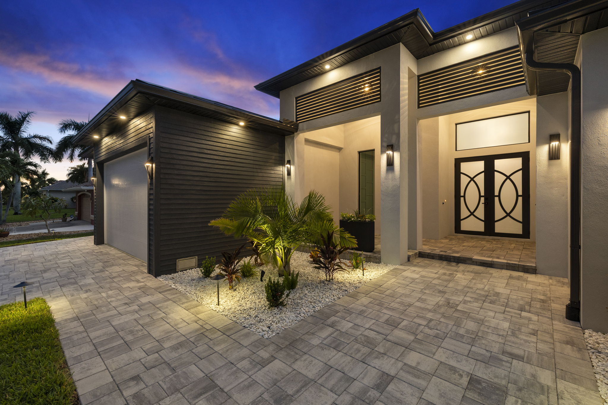 Twilight - Front Entrance 3