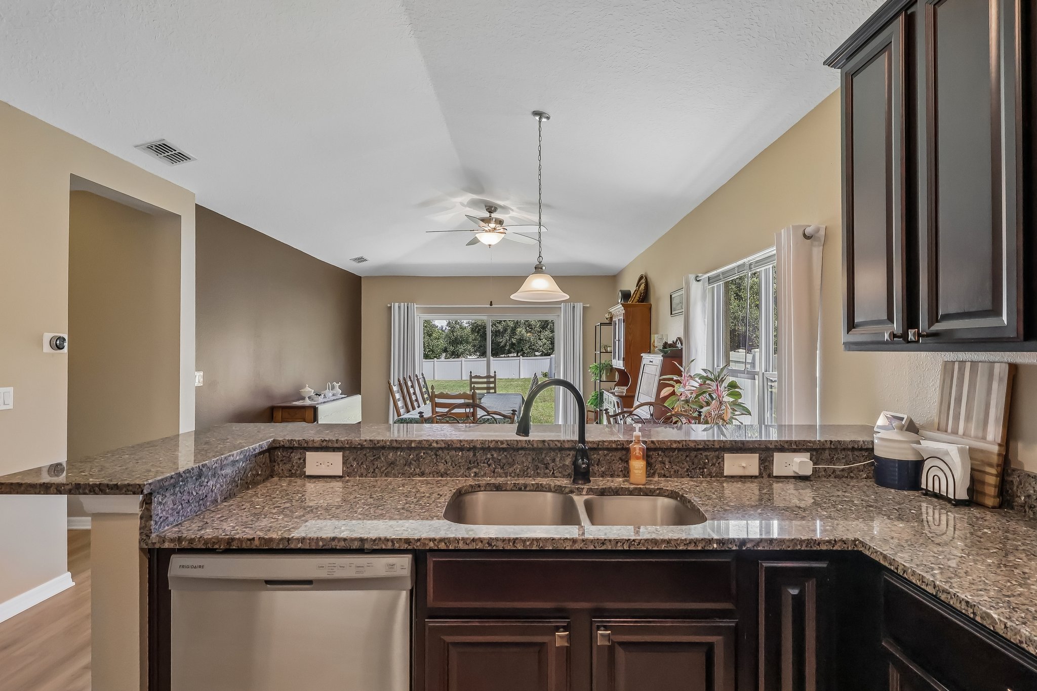 Alameda Dr-S2607-020.jpg