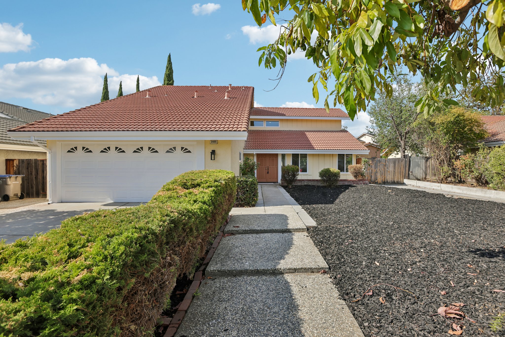 239541 - 3405 Cedardale Dr-S2908-001.jpg