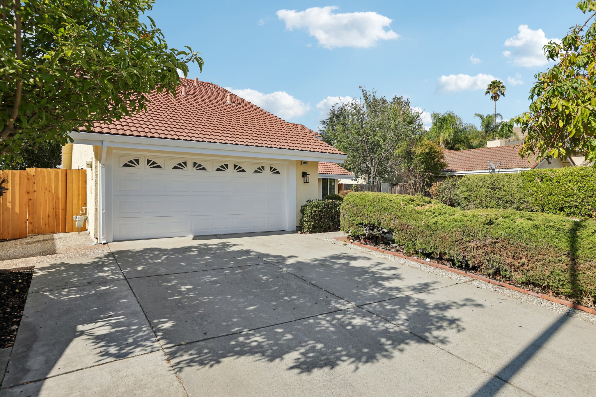 239541 - 3405 Cedardale Dr-S2908-003.jpg