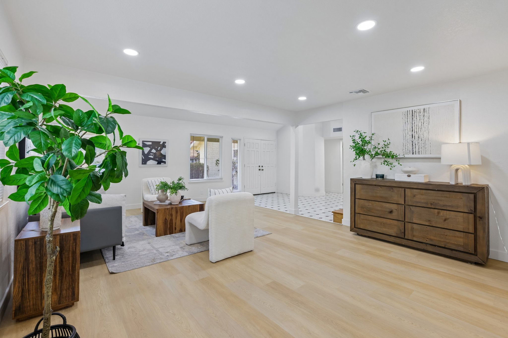 239541 - 3405 Cedardale Dr-S2908-007.jpg