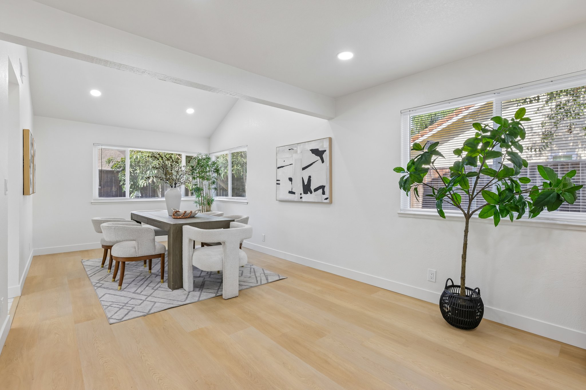 239541 - 3405 Cedardale Dr-S2908-015.jpg