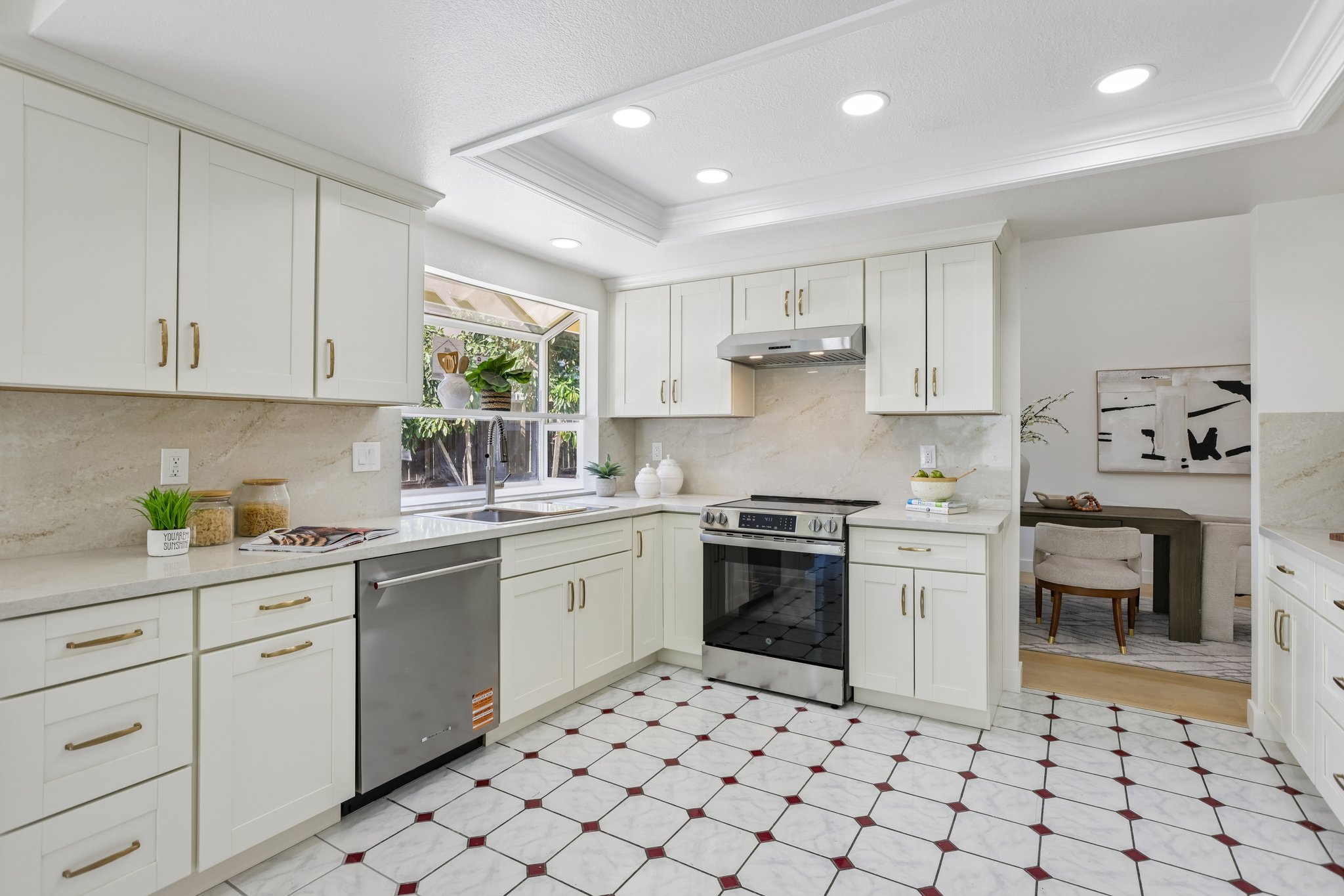 239541 - 3405 Cedardale Dr-S2908-021.jpg