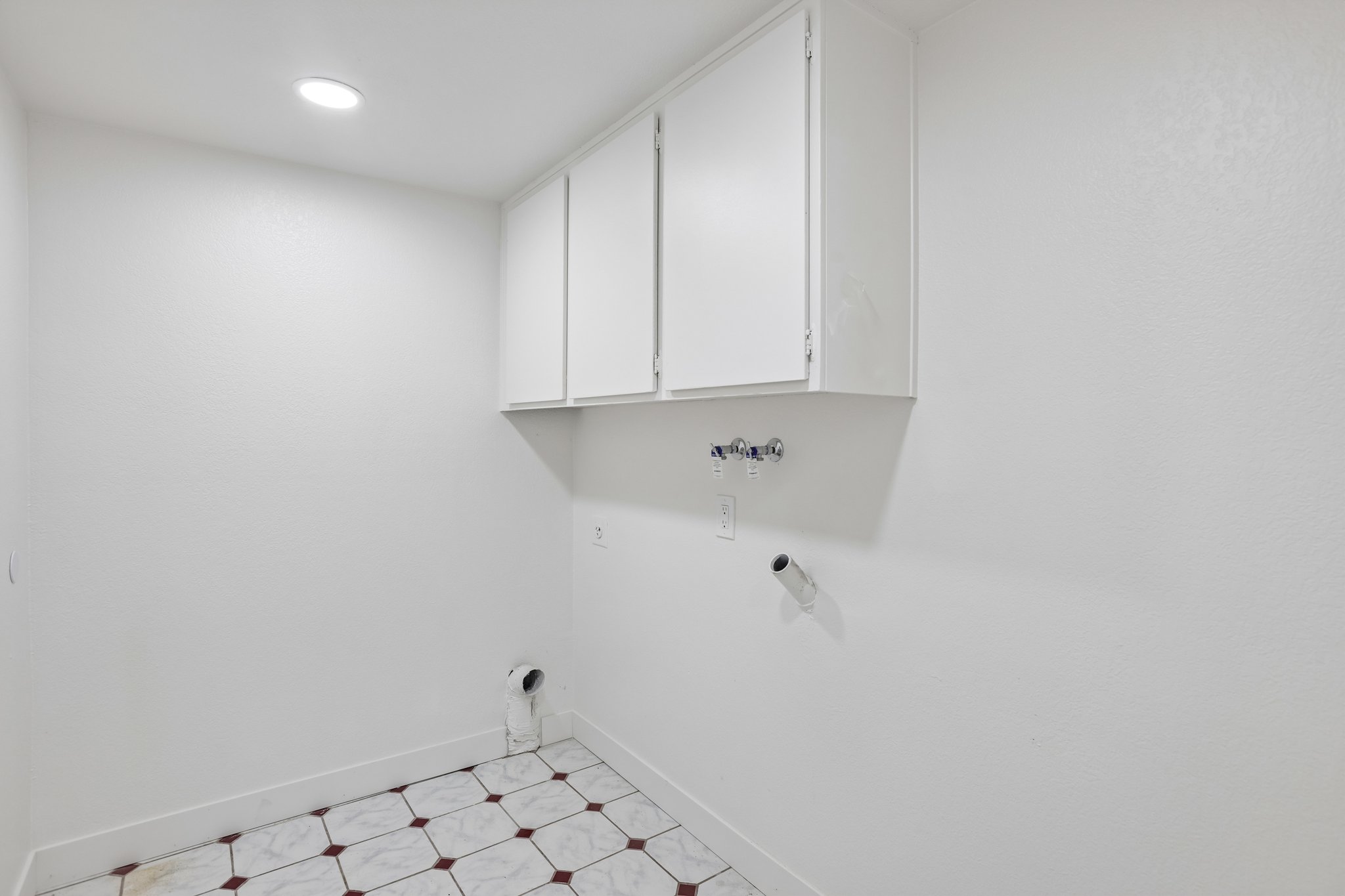239541 - 3405 Cedardale Dr-S2908-025.jpg