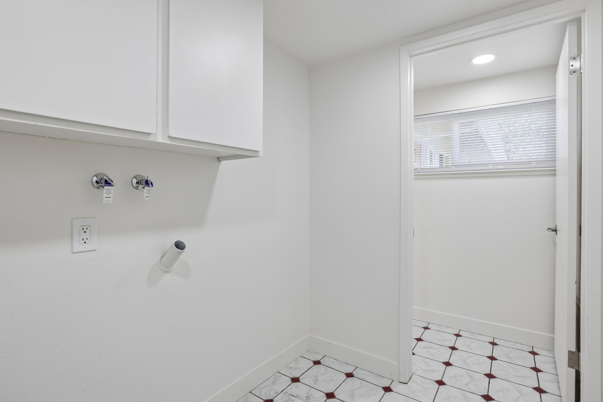 239541 - 3405 Cedardale Dr-S2908-026.jpg