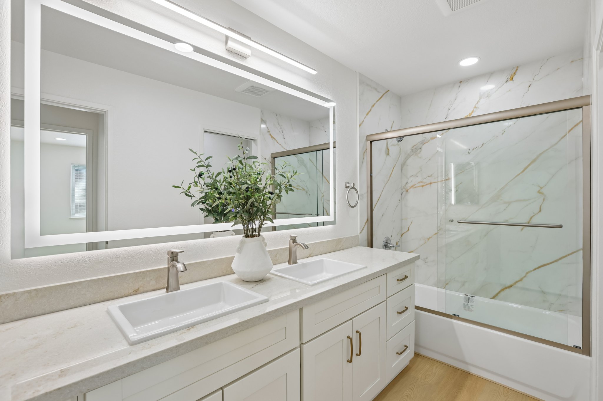 239541 - 3405 Cedardale Dr-S2908-029.jpg
