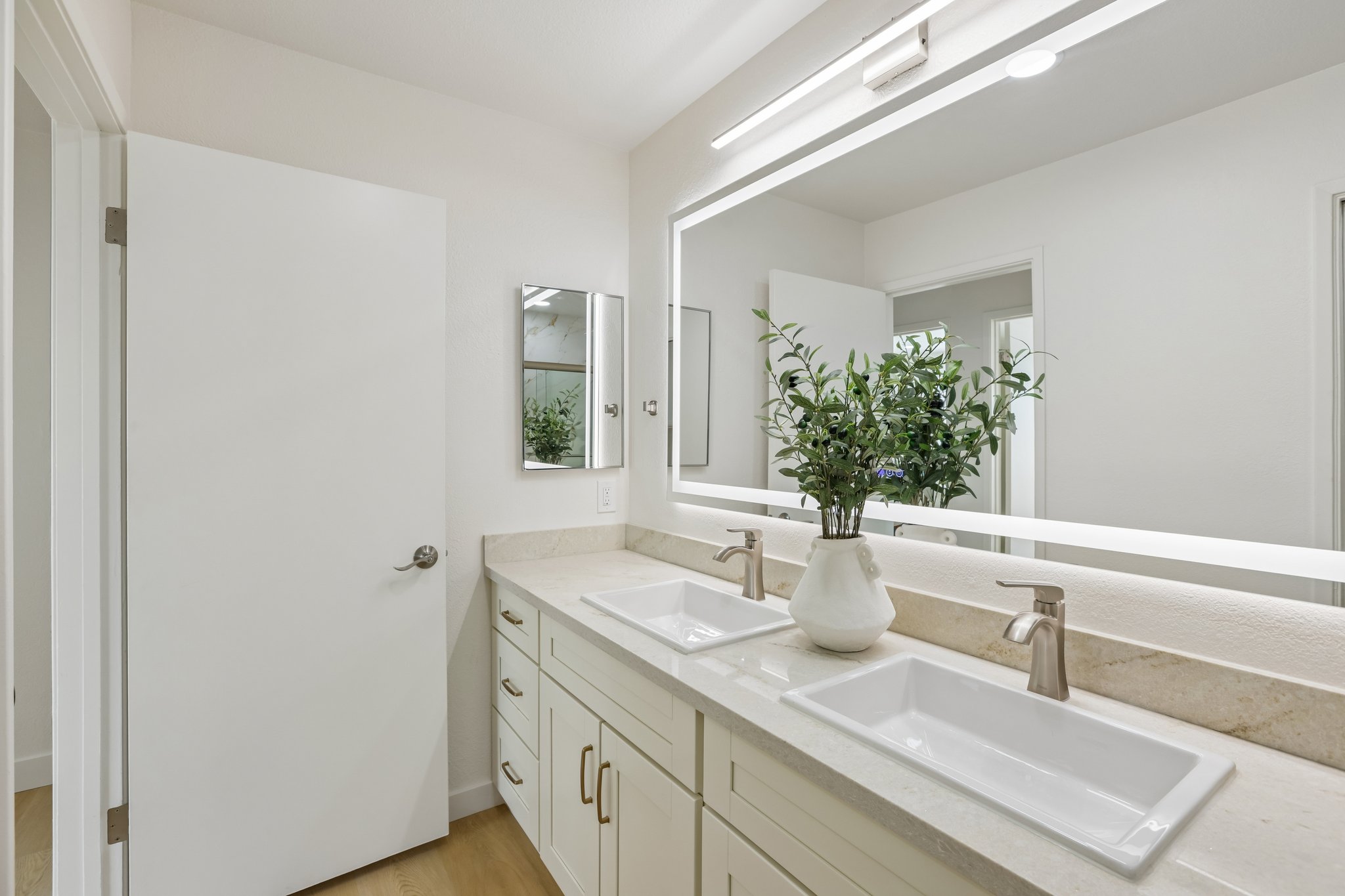 239541 - 3405 Cedardale Dr-S2908-030.jpg