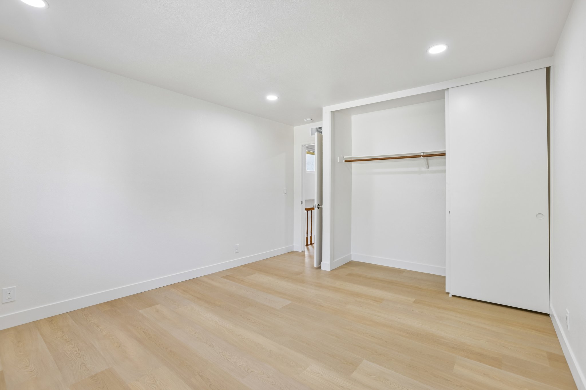 239541 - 3405 Cedardale Dr-S2908-043.jpg